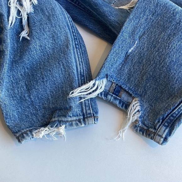 Abercrombie High Rise Mom Jean 26/2s short - Picture 9 of 9